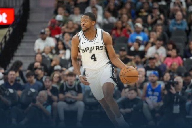 福克斯31+5&罚球绝杀 马刺险胜魔术！小瓦格纳25+6 萨格斯24分