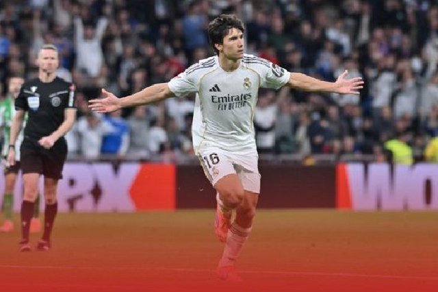 各赛事4连胜！皇马5-1贝蒂斯距榜首4分 贡萨洛戴帽 罗德里戈2助