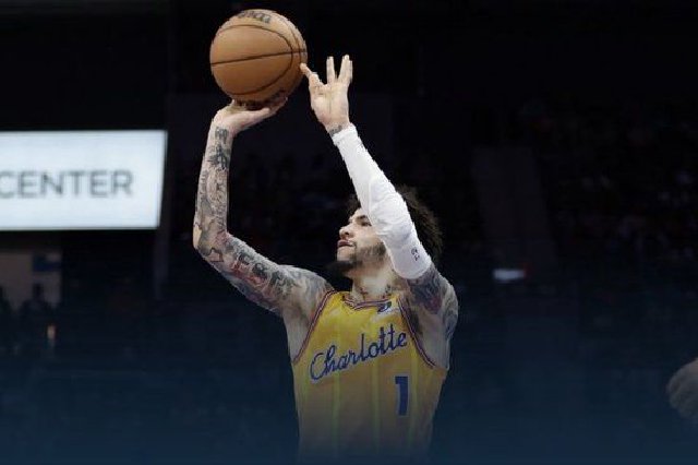 黄蜂26记三分大胜国王44分 鲍尔20+6+8 怀特27+5 雷诺16+7