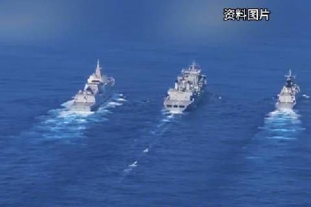 中国海军超强阵势围观美日菲军演