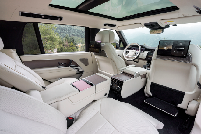 2023年款路虎揽胜以无处不在的考究细节成就科技静谧座舱