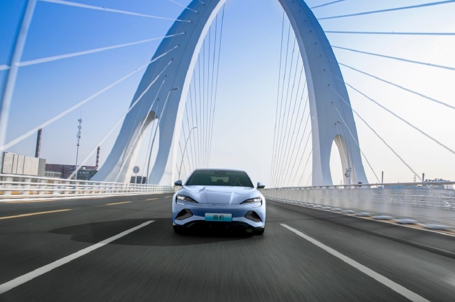 比亚迪海豹荣膺C-NCAP五星安全评价，e平台3.0集大成之作的实力背书