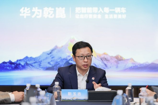 靳玉志接受媒体采访