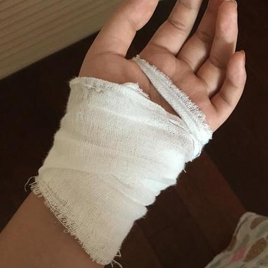 "30 "女性除夕夜割腕对抗父母