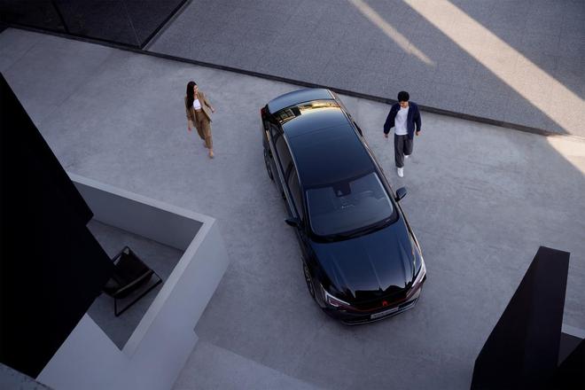 再立智能纯电轿车新标杆 新动版ER6心动上市