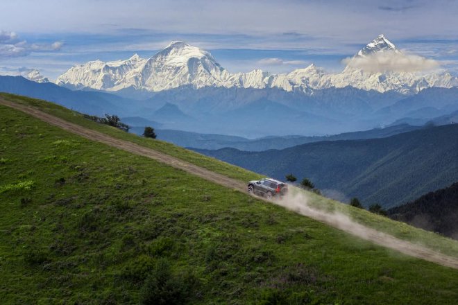 猛士M817 Max+版36.99万上市 CLTC纯电续航215km