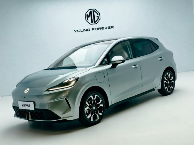 MG4银色正面3/4视角