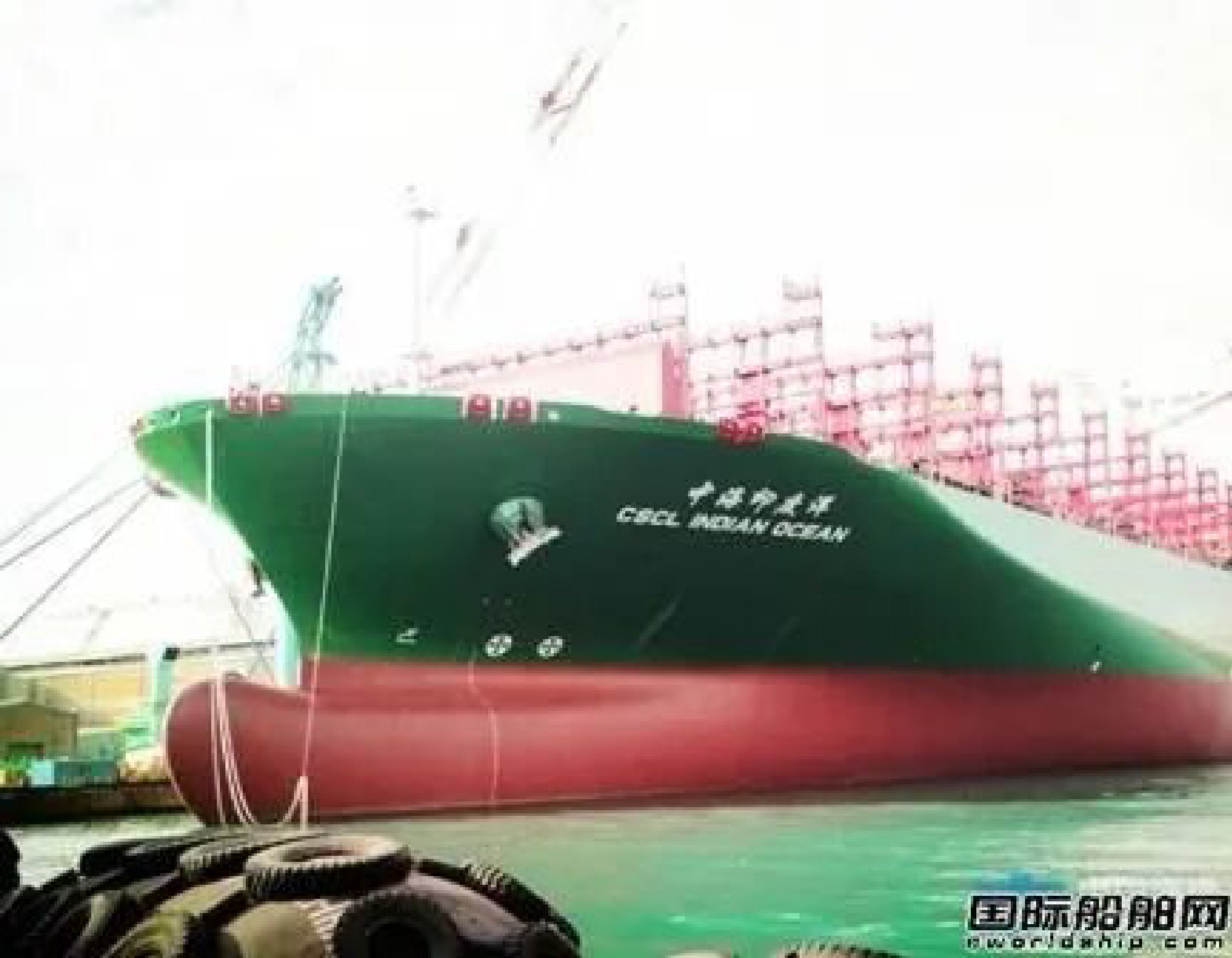 两艘中国巨轮顺利通过霍尔木兹海峡