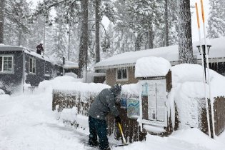 美国加州遭遇暴雪