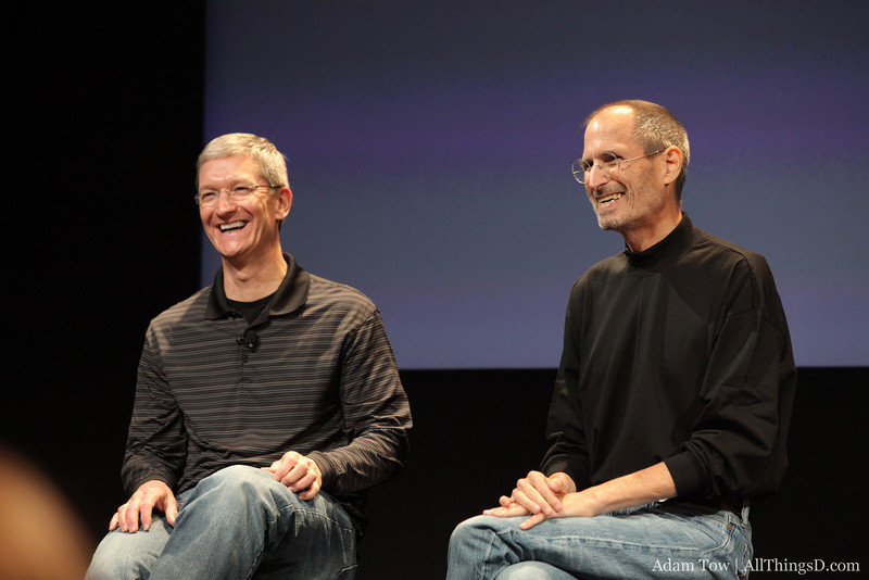 新浪蜂鸟 | 苹果下一任CEO猜测: 更像库克、更年轻？