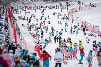 神农架：“华中屋脊”开板迎雪季