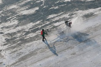 哈尔滨：又到一年采冰时