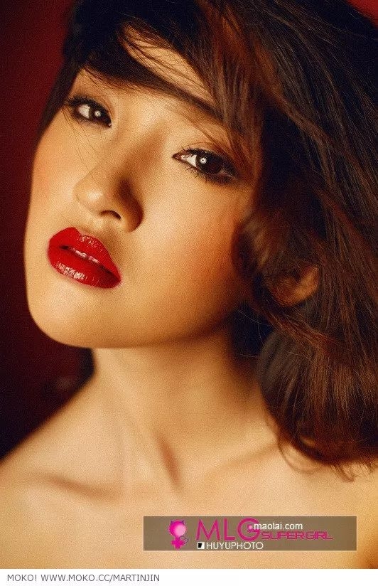 接着又有网友扒出了唐艺昕曾在美空那段时间，就曾和贾川来往甚密，两个人的关系超级暧昧。