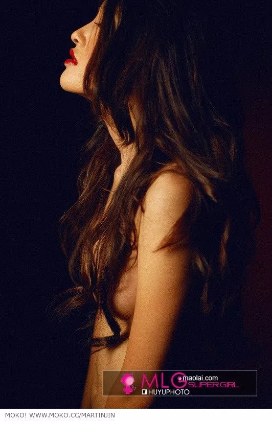 接着又有网友扒出了唐艺昕曾在美空那段时间，就曾和贾川来往甚密，两个人的关系超级暧昧。