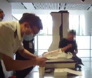 旅客行李藏毒入境被查