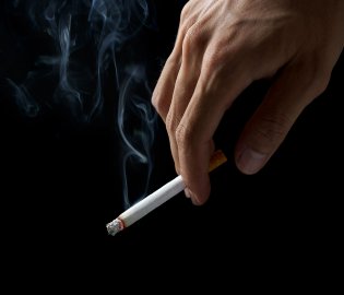 父亲烟不离手10岁儿子肺癌