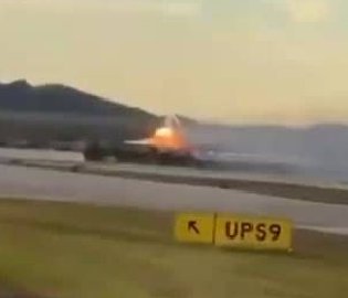 美國(guó)一貨機(jī)墜毀