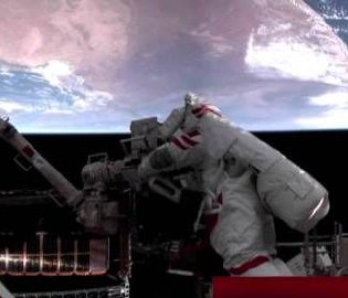 中国航天直面太空碎片挑战