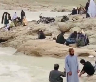 阿富汗多地遭暴雪洪水侵袭