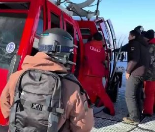 吉林一滑雪度假区缆车追尾