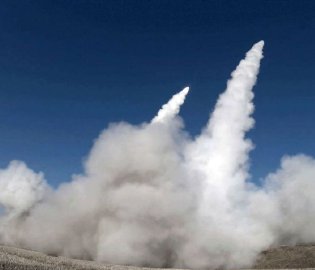 朝鲜试射大口径火箭炮