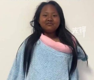 9岁女孩学仰泳3天成酱油色