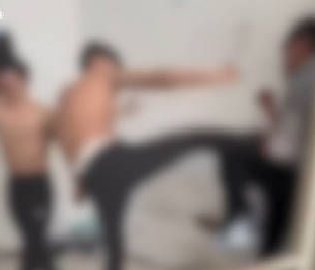 一男生在宿舍内遭3人围殴