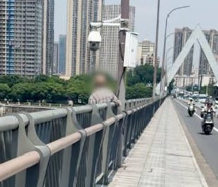老人抗癌5年欲轻生被拉回