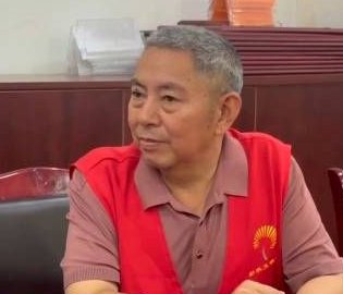 2名网格员脱险后投入救援