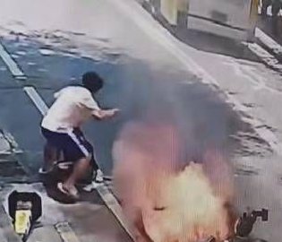电瓶车突然自燃