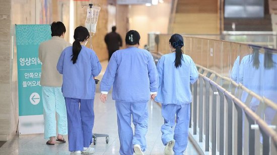 當地時間2024年3月10日，南韓首爾，一家綜合醫院內的醫療人員。