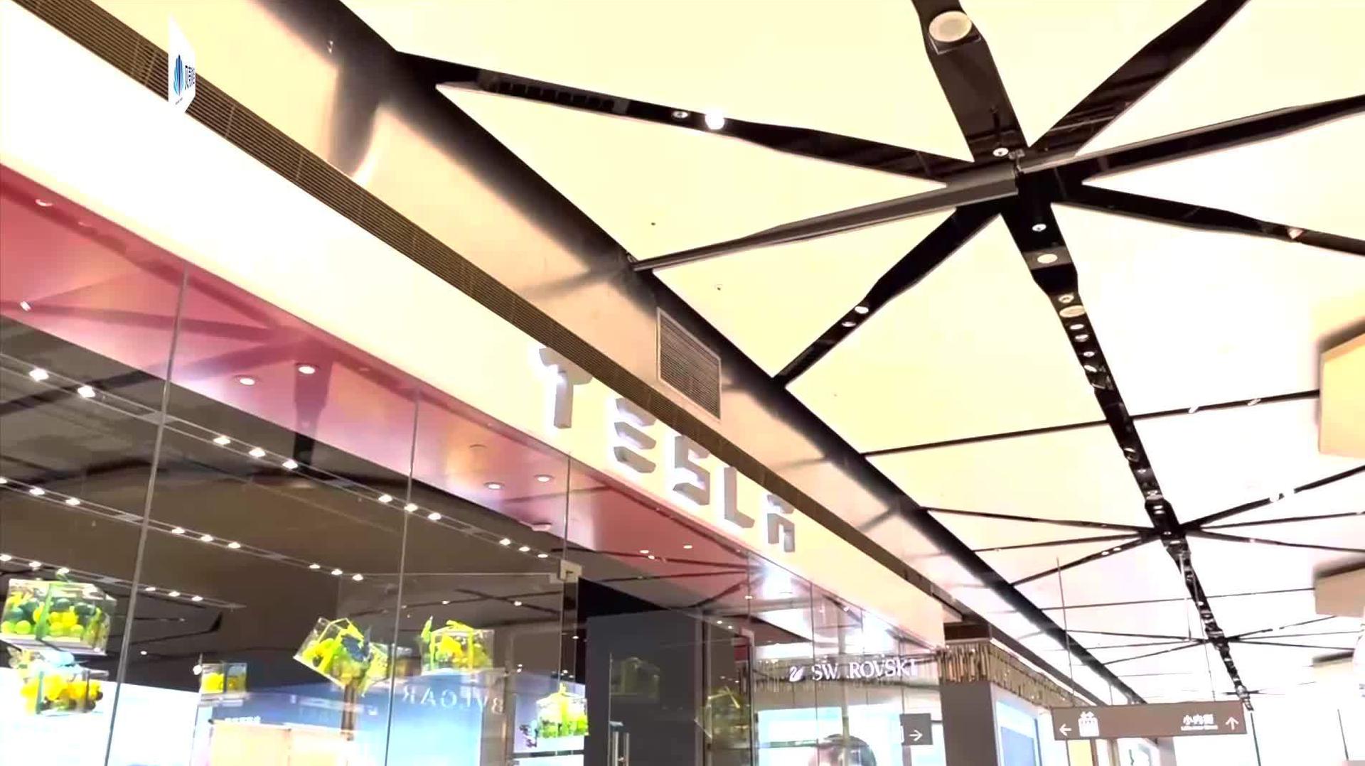 实探风波中的特斯拉销售店：店内顾客稀少，工作人员称销量未受影响