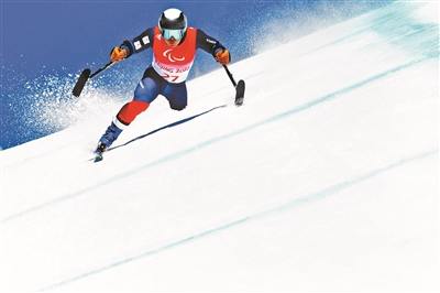 3月3日，北京延庆。2022北京冬残奥会高山滑雪运动员训练备战供图/视觉中国