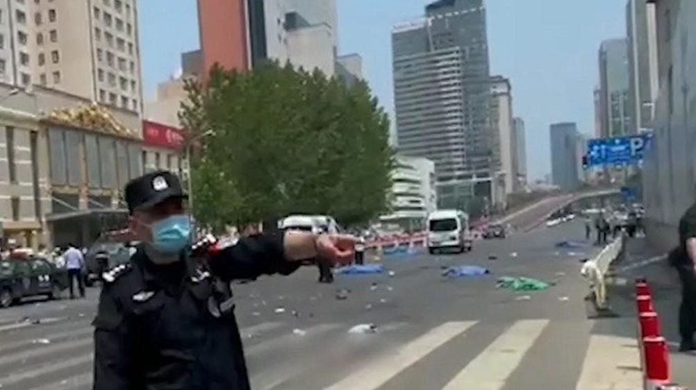 大连轿车撞人案伤者家属发声