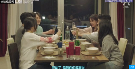 一起吃饭的样子真让人羡慕。