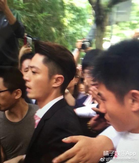 20霍建华的的侧脸，我选择立刻阵亡