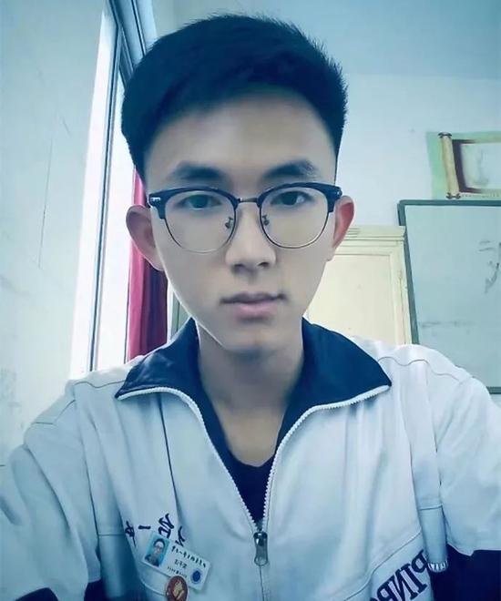 小哥了解服务器购买全过程:从价格到后期维护全方位解读 (服务解读)-优乐评测网