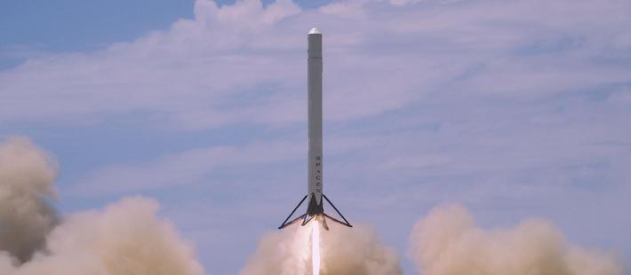 “猎鹰重型”火箭首飞成功！