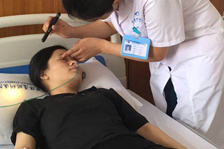 21岁少女沉迷手游 疯玩一整天右眼永久性失明