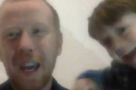 熊孩子又闯直播 这次还和主持人打上招呼