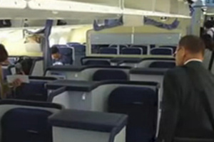 两女子回国航班上动手 导致起飞延误两个多小时