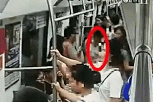 地铁乘客突然跑动引发恐慌 大量乘客尖叫狂奔下车
