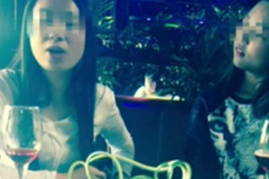 暗访丽江古城黑心女酒托 为达目各种耍手段