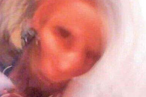 诡异！女子收到去世3年的祖母自拍照