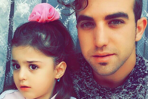 8岁小女孩被赞全球最美 被称小迪丽热巴