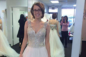 他看到未婚妻的婚纱照大哭说结不成婚 真相感人