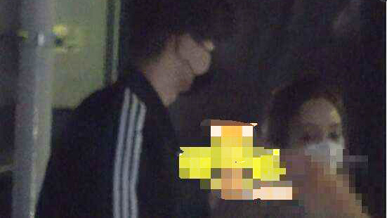 卓伟爆料称PGONE搂李小璐回家 还有细节…