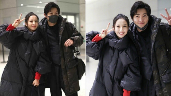 佟丽娅郭京飞机场卖萌合影 露出甜笑俏皮减龄