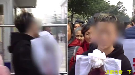 女儿惨死学校母亲被拒门外 只因影响上课