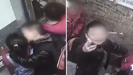 小男孩电梯内壁咚猛亲小女孩 还单膝下跪